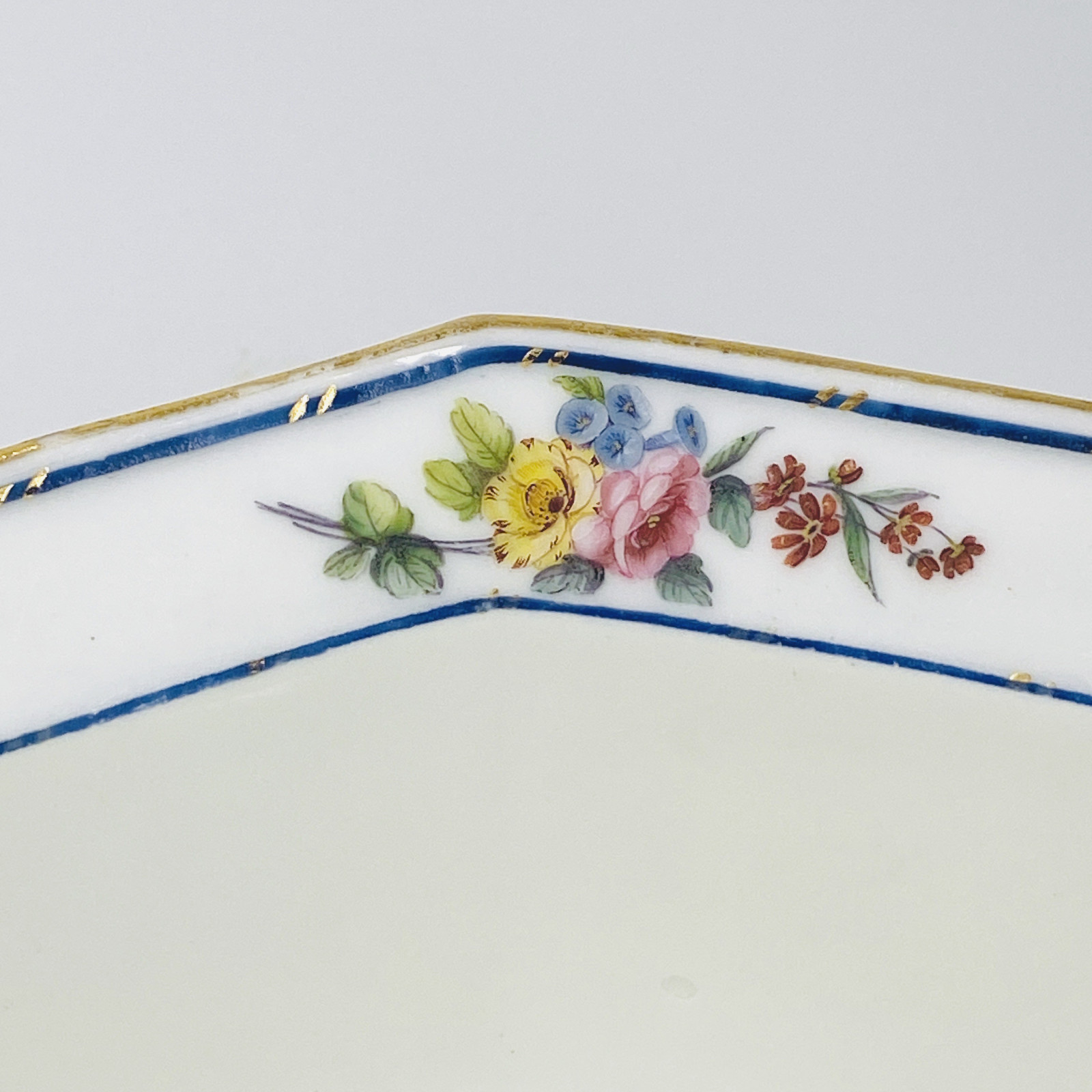 Sèvres - Salad bowl decorated with bouquets of flowers - Eighteenth century