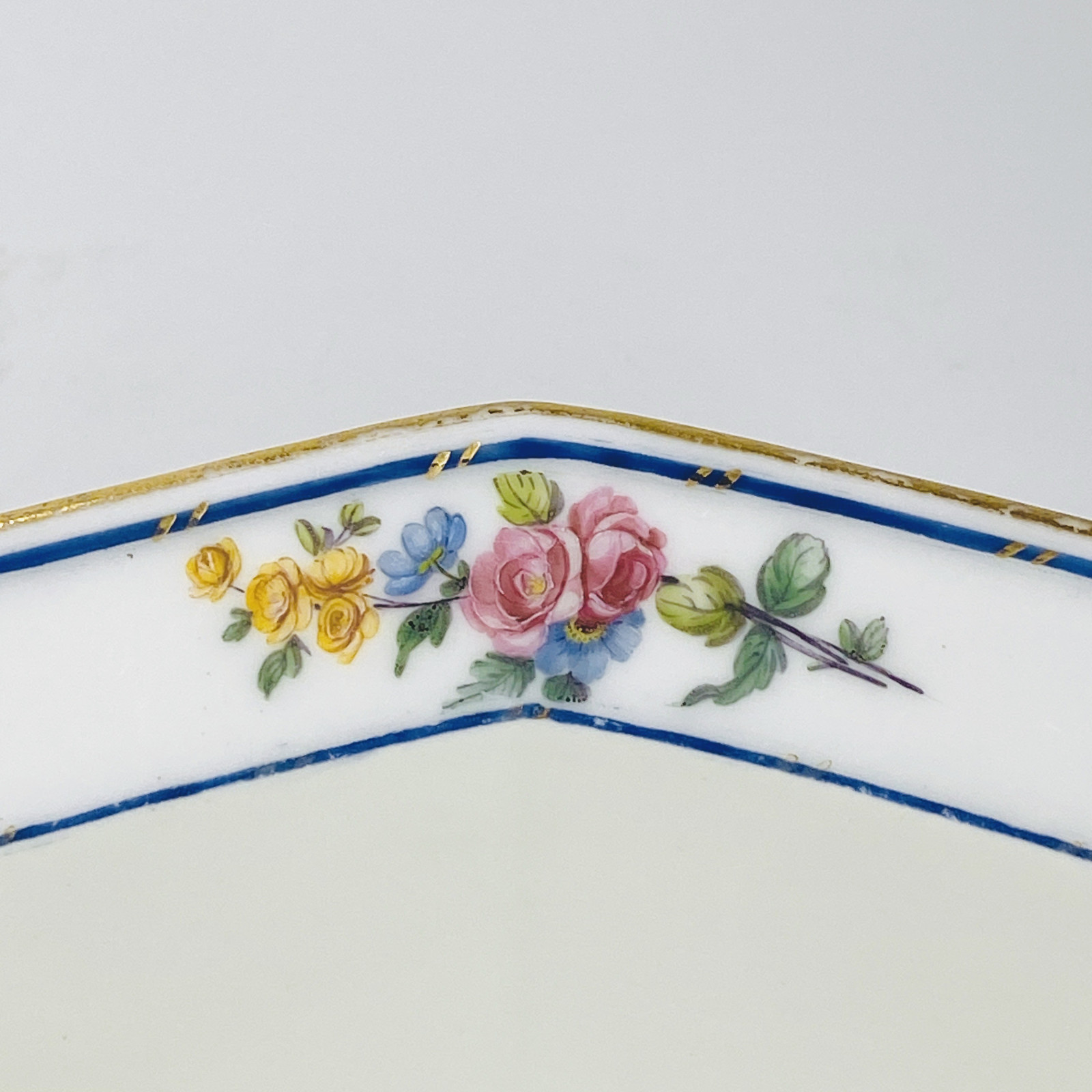 Sèvres - Salad bowl decorated with bouquets of flowers - Eighteenth century