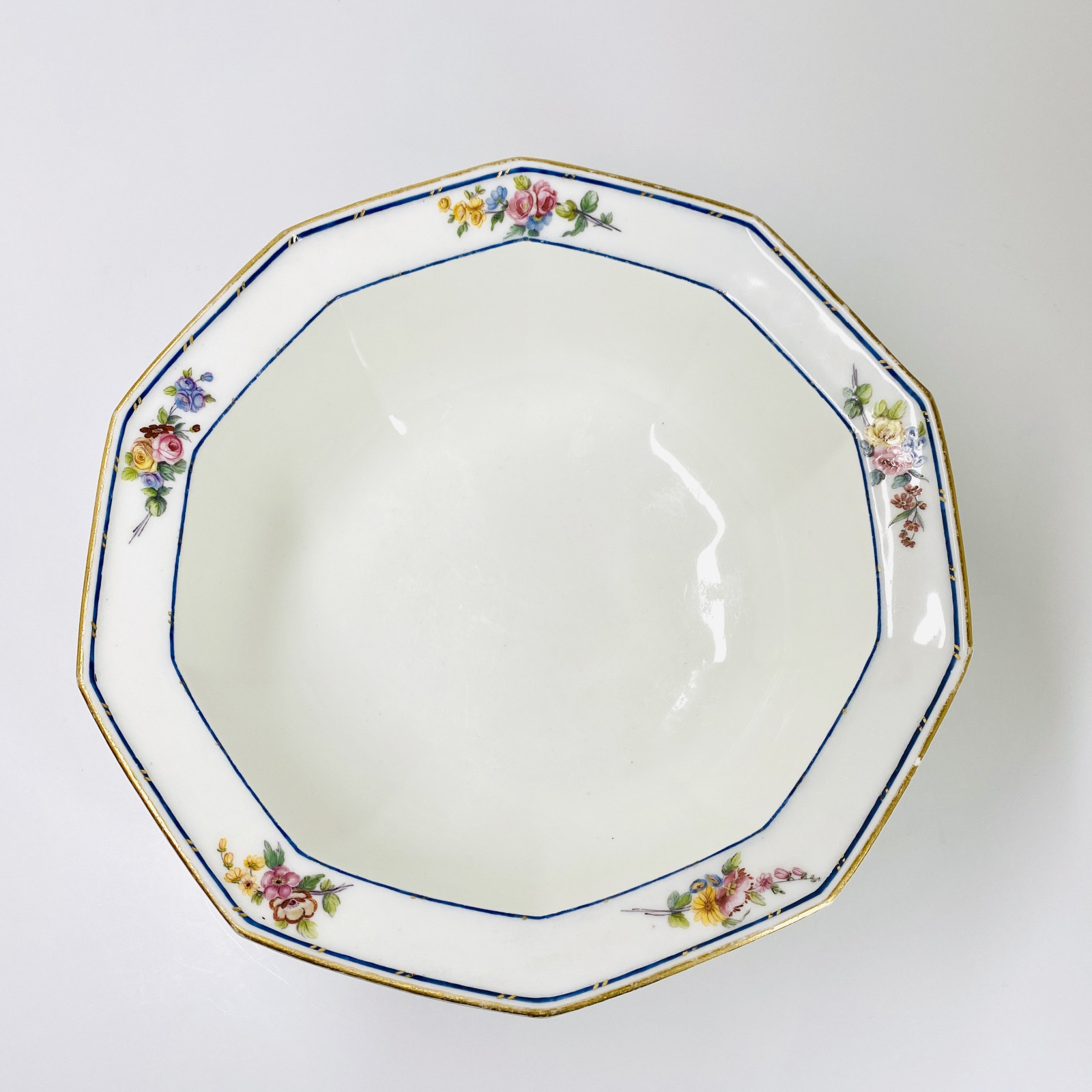 Sèvres - Salad bowl decorated with bouquets of flowers - Eighteenth century