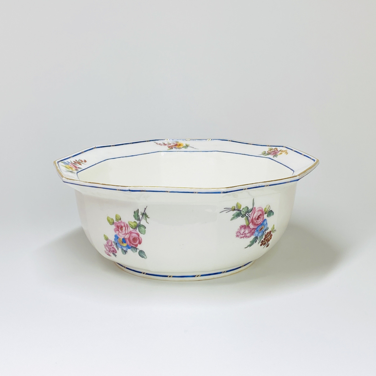Sèvres - Saladier à mortier à décor de bouquets de fleurs - XVIIIe siècle