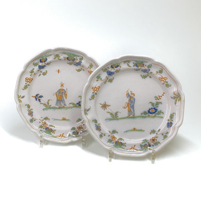 Lyon - Pair of plates decorated with characters dressed in the Oriental style - Eighteenth century