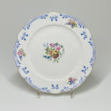 Sèvres - Assiette à décor de bouquets de fleurs et fruits - XVIIIe siècle