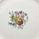 Sèvres - Assiette à décor de bouquets de fleurs et fruits - XVIIIe siècle