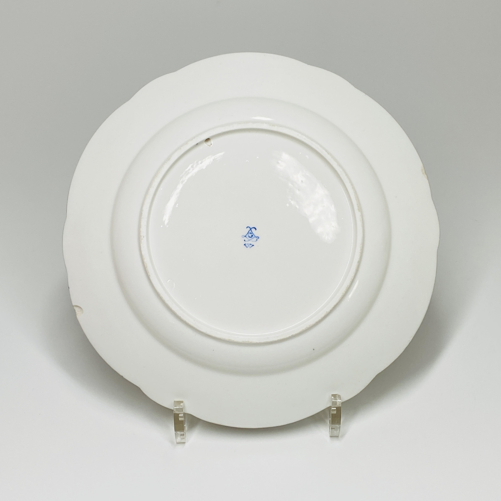 Sèvres - Plate decorated with bouquets of flowers and fruits - Eighteenth century