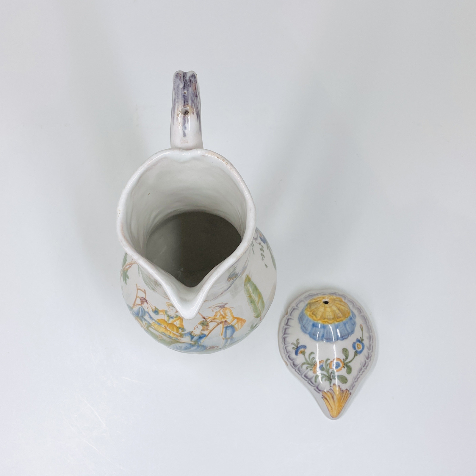 Varages - Rare pitcher decorated with a scene representing "The marriage contract" - Eighteenth century
