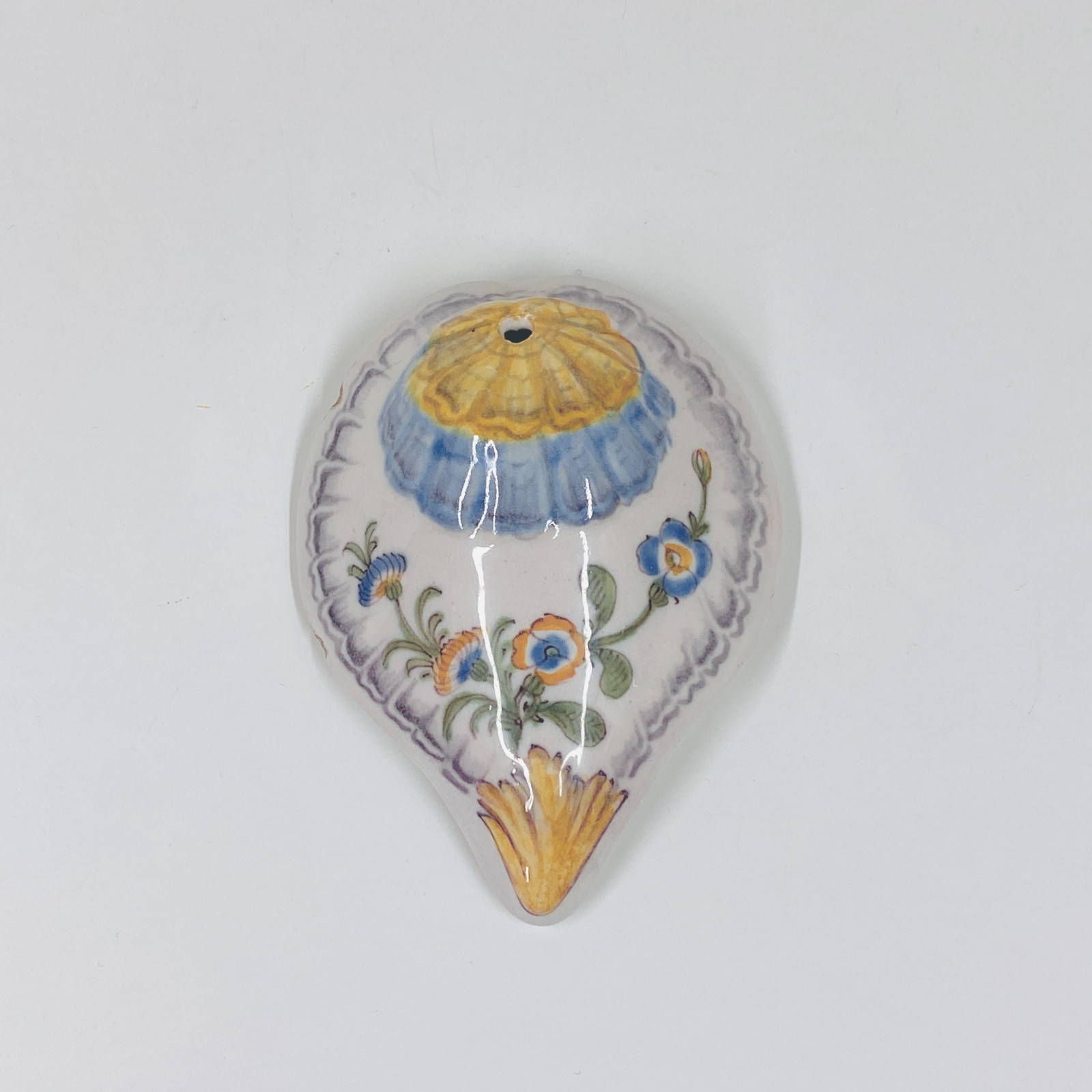 Varages - Rare pitcher decorated with a scene representing "The marriage contract" - Eighteenth century