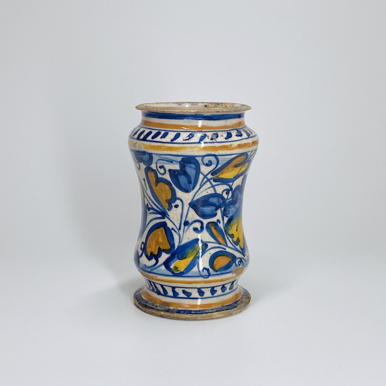 Lyon - Small majolica albarello - Sixteenth century - SOLD