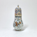 Rouen - Rare saupoudreuse à décor dit "au chèvrefeuille" - XVIIIe siècle