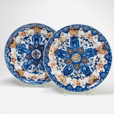 Chine - Paire de plats à décor de lambrequins - Epoque Kangxi (1661-1722)