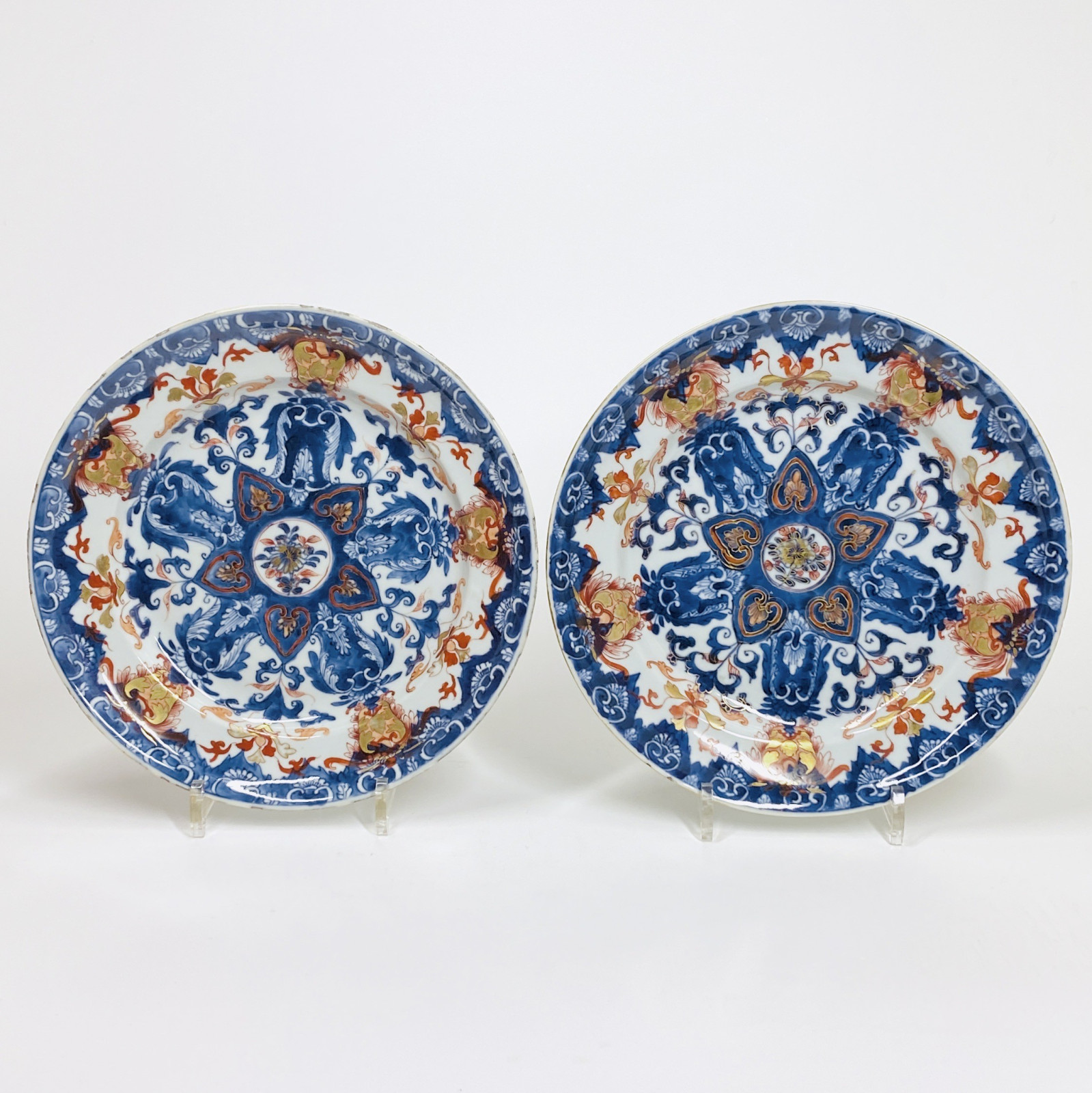 Chine - Paire de plats à décor de lambrequins - Epoque Kangxi (1661-1722)
