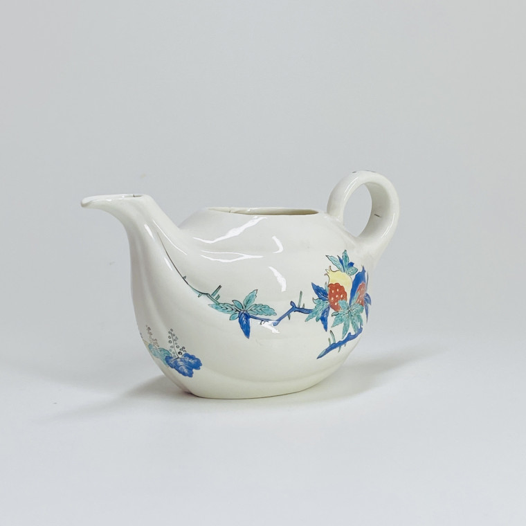 Chantilly – Théière en porcelaine tendre à décor Kakiemon – Vers 1740