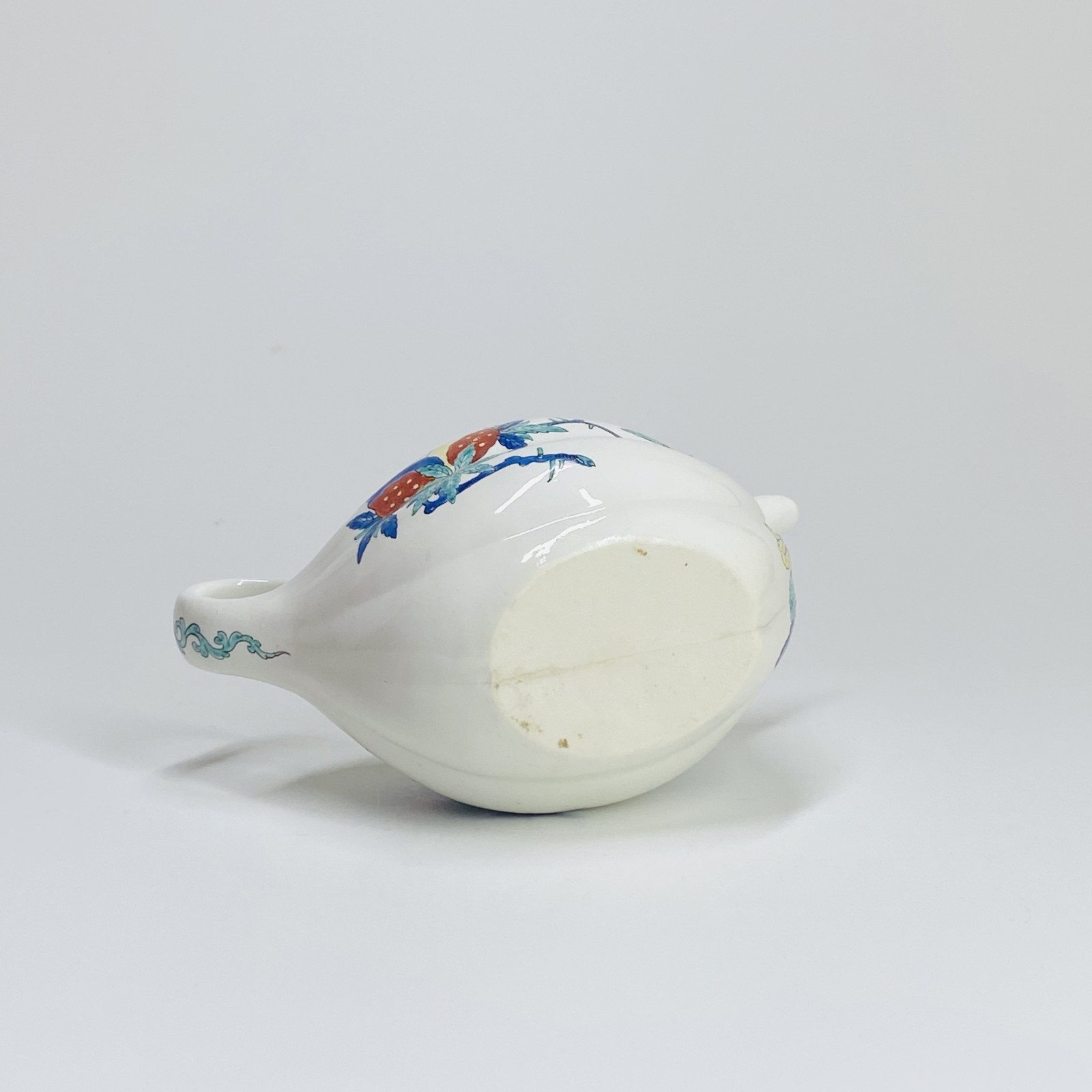 Chantilly – Théière en porcelaine tendre à décor Kakiemon – Vers 1740