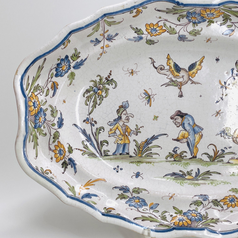 Lyon - Dish decorated with grotesques - Eighteenth century