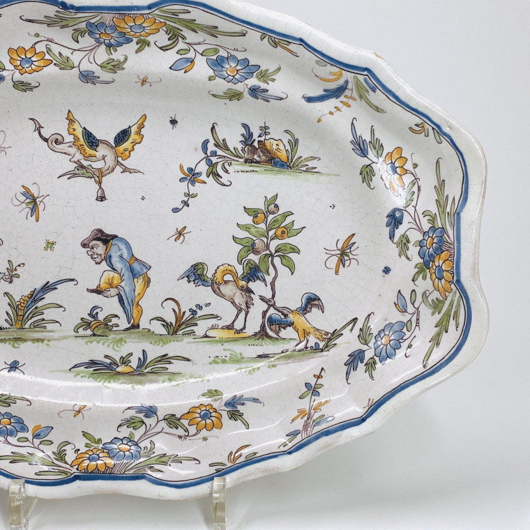 Lyon - Dish decorated with grotesques - Eighteenth century