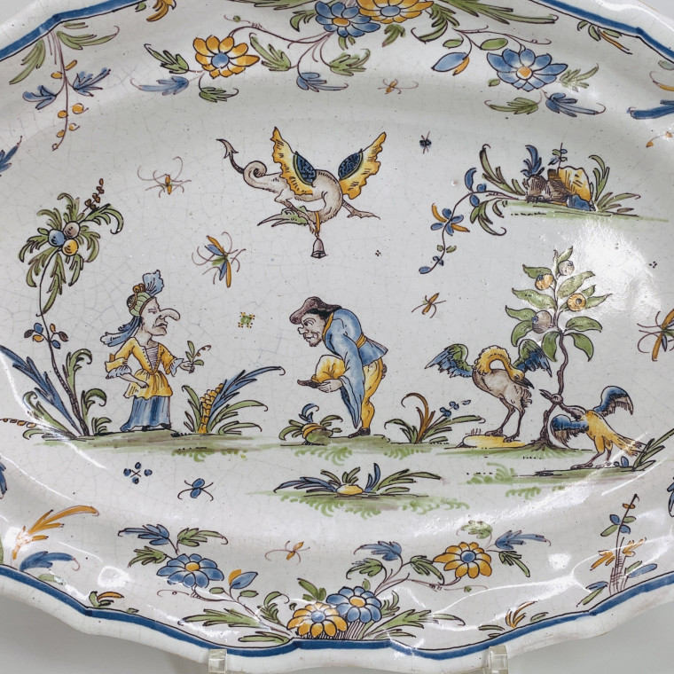 Lyon - Dish decorated with grotesques - Eighteenth century