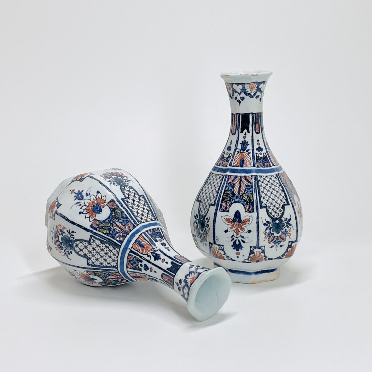 Rouen - Paire de vases bouteille - Début du XVIIIe siècle