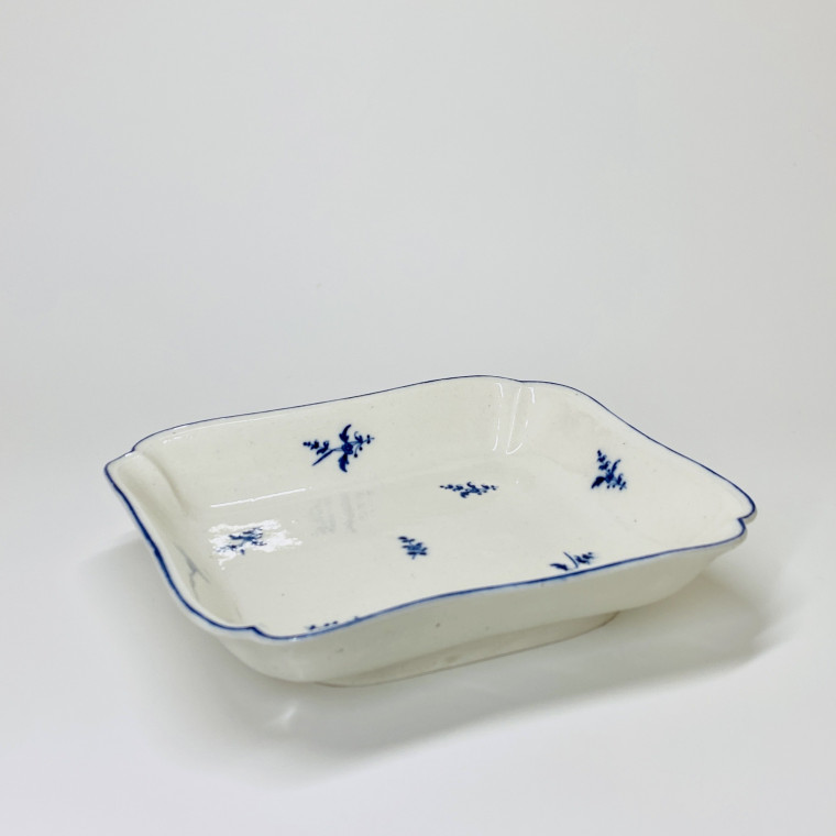 Arras - Jatte rectangulaire en porcelaine tendre - XVIIIe siècle