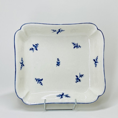 Arras - Jatte rectangulaire en porcelaine tendre - XVIIIe siècle