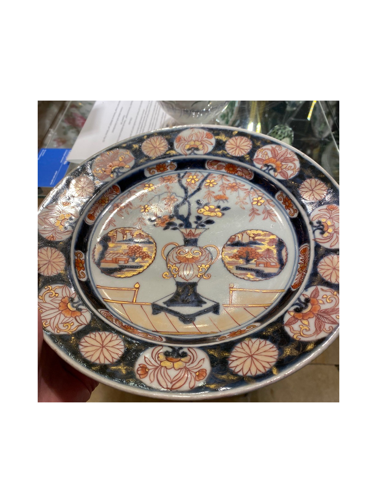 Plat en porcelaine du Japon à décor Imari - début du XVIIIe siècle
