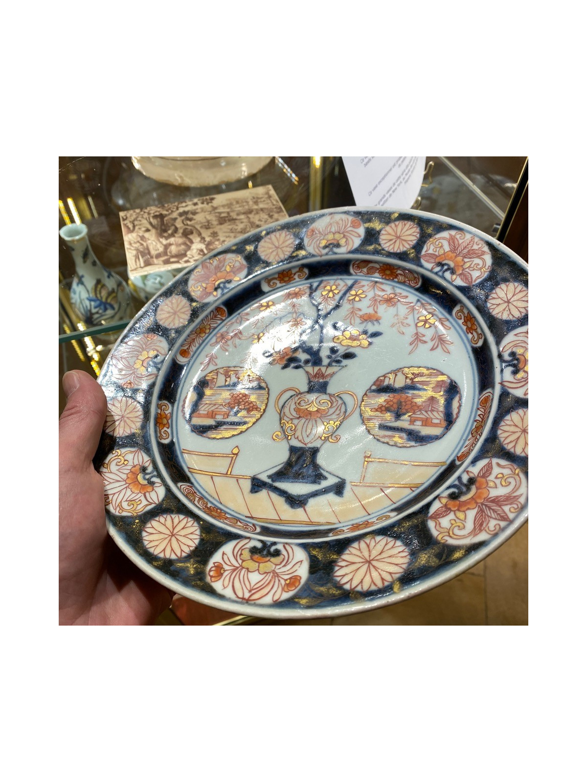 Plat en porcelaine du Japon à décor Imari - début du XVIIIe siècle
