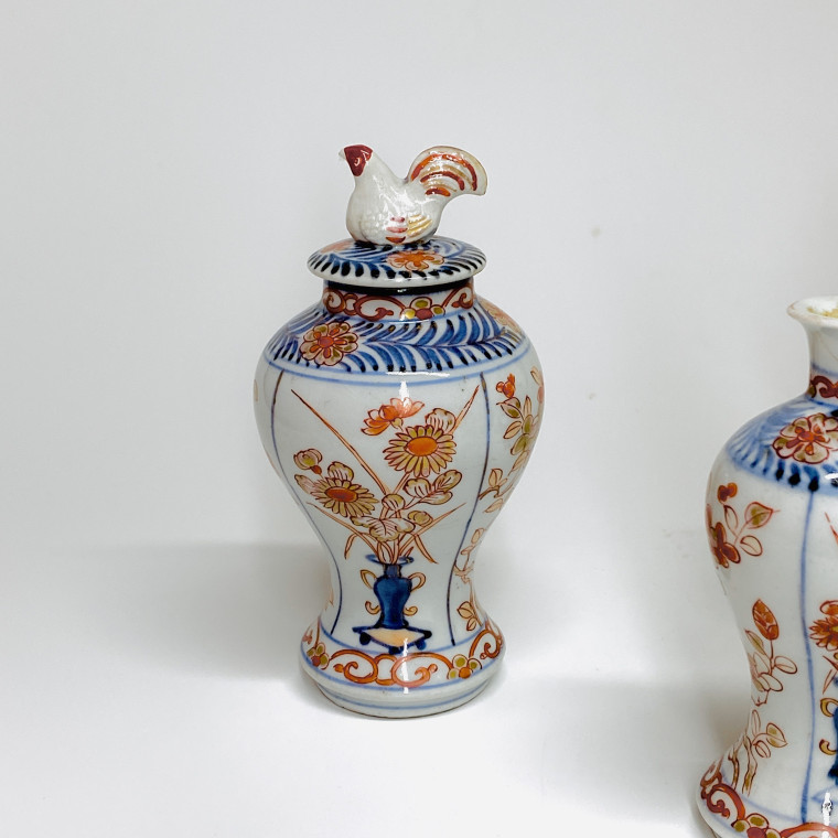 Garniture en porcelaine du Japon à décor Imari - Arita - Début du XVIIIe siècle