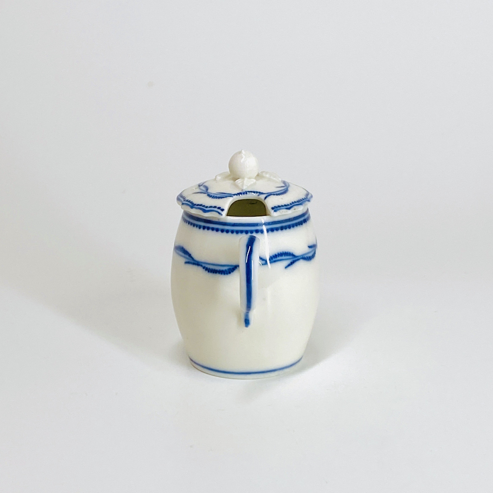 Moutardier en porcelaine tendre d’Arras - XVIIIe siècle
