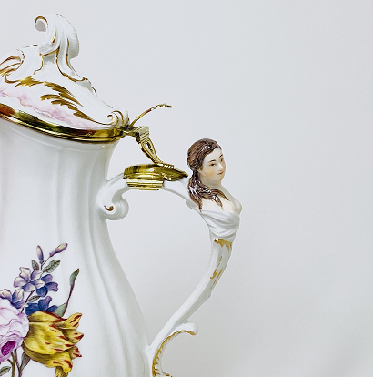 Middle East ceramics